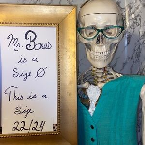 * Avenue Aqua 1/4 Button V-Neck Tank Top